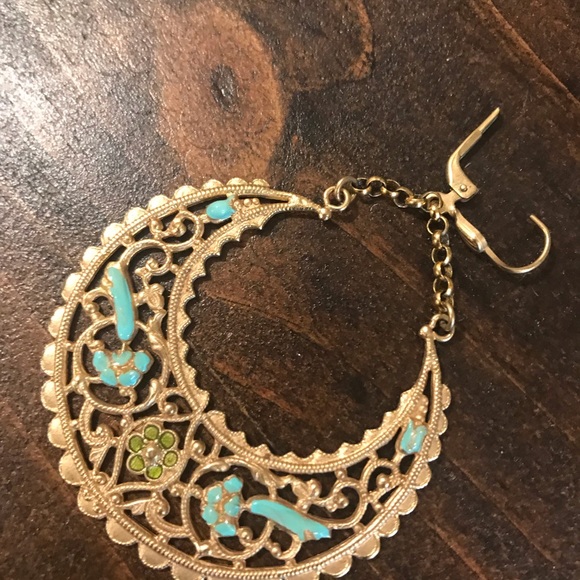 Beautiful Indian motif earrings - Picture 2 of 2